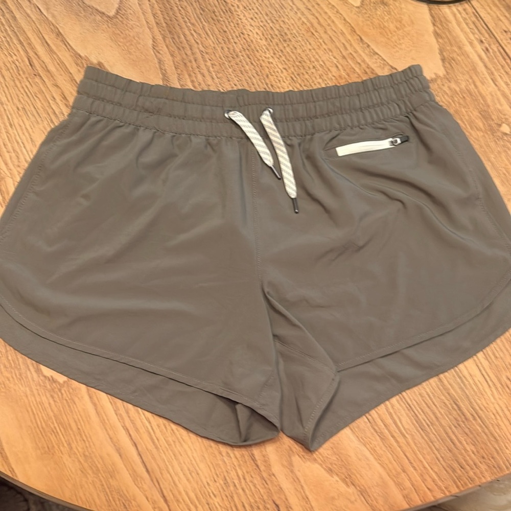 Women’s Vuori clementine shorts Large